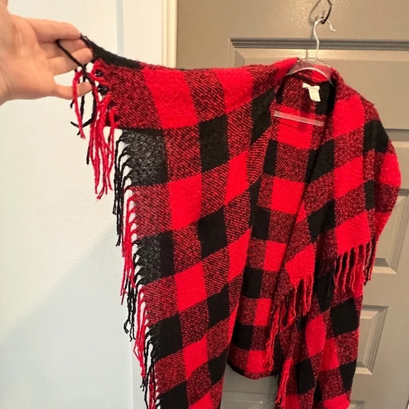 Maurices Red and Black Plaid Shawl Size OS like new - Picture 2 of 9